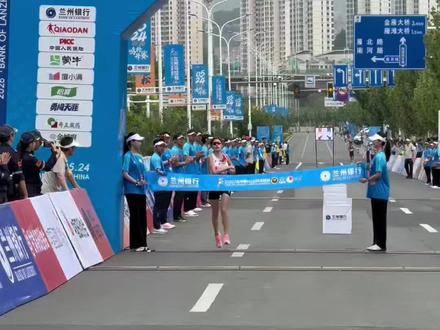 2026兰州马拉松半马女子第一名,黄彦凤冲线时刻!
#2026兰马