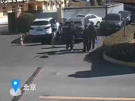 停车场还是菜市场?北京一小区居民因水塔拆除后空地建设争吵不休
