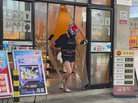 我的小腿贴上你的腰侧 那这份爱呢 到底有没有到你心上。