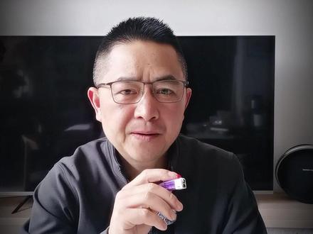 捐款附言:你肯定也在怀疑,陈光标埋了多大的坑? 很多网友在我上一条视频底下留言,说陈光标捐这1000万,附言写了‘医院建设’,如果嫣然医院房租付不出,或者重新盖楼,假设需要一个亿,这就意味着嫣然医院必须掏9000万配套,不然就拿不到钱。#陈光标 #嫣然天使基金 #嫣然天使儿童医院 #公益慈善 #正能量