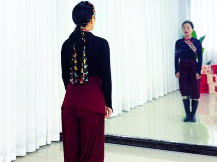 《月光洒满草原》背面口令完整版,全段4分钟,姐姐们收藏起来,多多练习哟#零基础学舞蹈 #爱生活爱舞蹈爱自己 #简单易学 #月光洒满草原 原创花与影