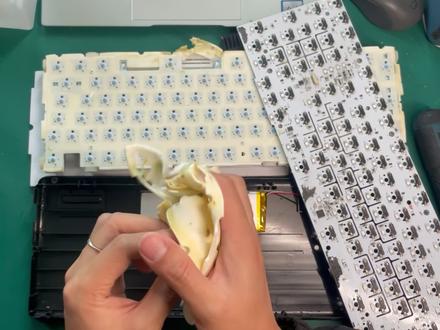 千万不要用水冲洗键盘,今天收到一台达尔优A98专业版键盘,用水冲洗之后连上电脑无反应。#键盘 #键盘维修 #机械键盘 #游戏外设 #达尔优
