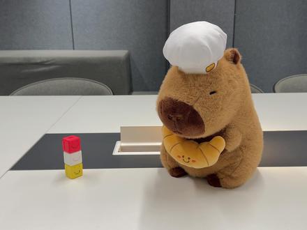 手把手教你打造 AI 版卡皮巴拉【ESP-SPOT】 这期视频带你探索如何用 ESP32-S3 打造一款真正有温度的 AI 互动玩偶!🚀 通过 触摸传感 + AI 大模型(火山引擎或者小智等),让玩偶不仅能对话,还能感受到你的抚摸、摇晃甚至抛起,并做出独特的回应!🎭
我们将从 ESP32-S3 触摸检测的工作原理 讲起,介绍如何利用 14 个触摸 IO + 加速度传感器 实现丰富的交互,还会演示 本地 AI 手势识别,甚至支持 手写识别!✍️✨
不仅如此,我们还会探讨如何结合 大模型 Function Call 让 AI 具备更智能的响应逻辑,让互动更生动!💡
更重要的是,这次的 软硬件方案全部开源,想 DIY 你的专属 AI 玩具?快来评论区一起讨论吧!🔥#抖音作者把ai机器人玩出花了 #ai新星计划 #esp32 #小智ai #AI玩具