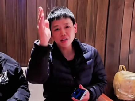 老六拒绝乡乡嘴的采访时间,说吃饭是人生大事#老六荒野