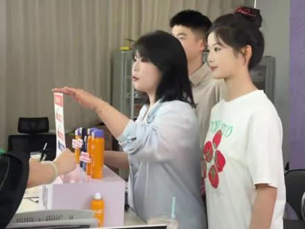 欢迎收看06女大学生勇闯直播赛道vlog #女大学生 #大学生创业 #校园vlog