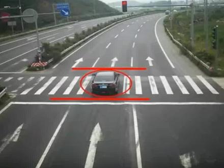 开车过停止线变红灯怎么办?#交通安全 #遵守交通规则 #安全出行