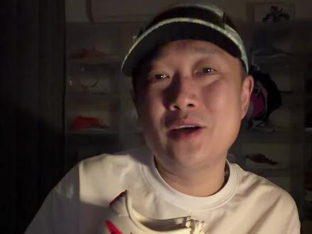 李宁赤兔9Ultra
超䨻胶囊很爽
三层泡棉堆叠的中底也是非常澎湃
就是内侧支撑拉胯了
适配的人群和场景比较窄
很多人穿它其实都不太合适的
我也只是拿它跑周末的30km长距离
#独立思考 #赤兔9Ultra #赤兔9u #马拉松 #超级训练鞋