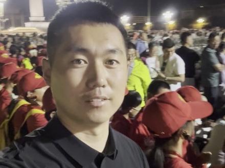 赴一场清晨之约,见证国旗冉冉升起🇨🇳#张自轩 #六一儿童节快乐 #升旗仪式是属于中国人的浪漫
