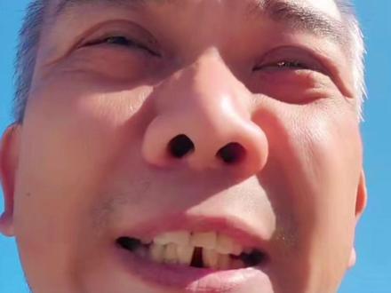 11月24日,荒野求生“老中医”因鞋垫藏物被强制退赛,在直播间回应称鞋垫是粉丝送的:提前没收就行了嘛!(编辑:双阳)#荒野求生 #七星山荒野求生挑战赛