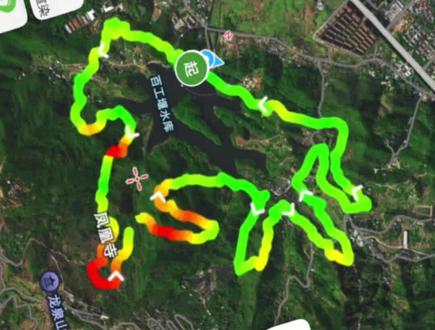 龙泉山画马路线打卡✔️
环线15公里,爬升900米
起点定位:百工堰公园(西北门)
说几点注意事项
1️⃣带手套!最好是劳保手套
一路上四驱模式手脚并用,很多藤蔓有刺,不戴手套大概率要被划伤
2️⃣穿防滑鞋子,🚫瑜伽裤🚫羽绒服
小心把衣服裤子划破
3️⃣下雨天一定不要去‼️
4️⃣登山杖不用带,护膝最好带上
路上很多很多陡坡,手脚并用最安全,用登山杖反而累赘,护膝带上保护膝盖
5️⃣不是亲子线‼️不要带孩子轻易挑战
6️⃣早点出发‼️
去晚了停车场没位置了,而且一般用时6-8小时,拍照多的话会更久,一定要天黑前下山
7️⃣天下无难事,只要肯放弃‼️
一路上会有多个地方跟公路重合,不行就及时从公路下撤,安全第一!
#龙泉山画马 #龙泉山马线 #龙泉山徒步 #龙泉山徒步路线 #成都徒步一日游