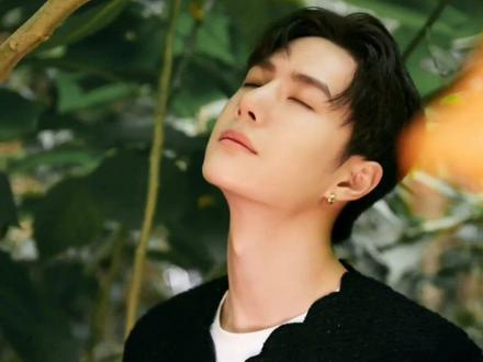 网曝3000万粉丝男顶流隐婚生子,多位男星陷入风口,最终指向一人#萤火计划#娱乐镜技场