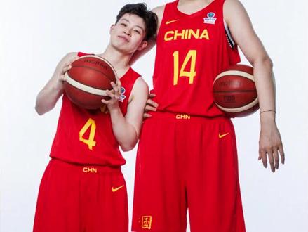 对手疯狂挑衅中国女篮王思雨,姑娘们强势回击,热血沸腾!#转转回收 #dou来为中国篮球加油 #抖音篮球季 #中国女篮