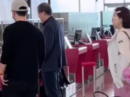 龙蟒夫妇出发伦敦,前辈同行提振国乒士气#马龙 #许昕