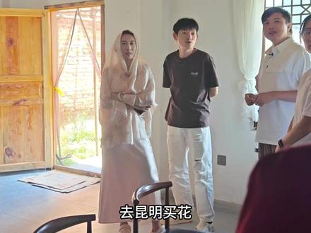 去昆明买花来装扮院子