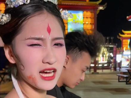 #恐龙扛狼是什么梗 发现一个野生恐龙抗浪#恐龙抗狼 #意想不到的结局 #南宁之夜