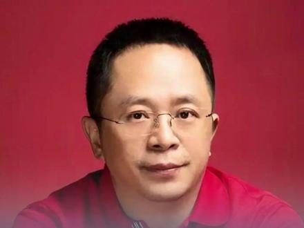 近日,能替人干活的AI“龙虾”OpenClaw全网爆火。全国政协委员、360集团创始人周鸿祎对此发表观点。
他表示,“龙虾”是一个非常好的概念,把原来看不见摸不着的云上软件,变成了每个人在电脑里养的专属助手,而且操纵起来非常方便。
他同时指出,“龙虾”现在还在早期,配置“龙虾”对普通人来说是一件“非常难”的事。“我们很快会发一个一键安装的版本,让每个人养‘龙虾’都很方便。”(来源:中国青年报 编辑:尚骏翼)