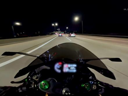 谁曾年少不轻狂
#机车 #川崎h2