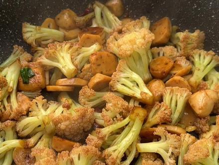 #午餐 花菜每100克才20大卡,吃这么大一盘完全无压力 又饱又满足