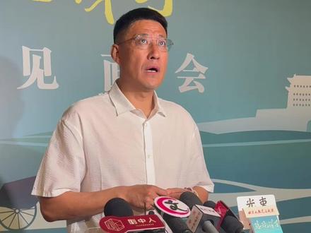 北京人艺复排《骆驼祥子》,7月18日登陆首都剧场!上任“祥子”于震变身导演,现场回忆出演祥子的经历。