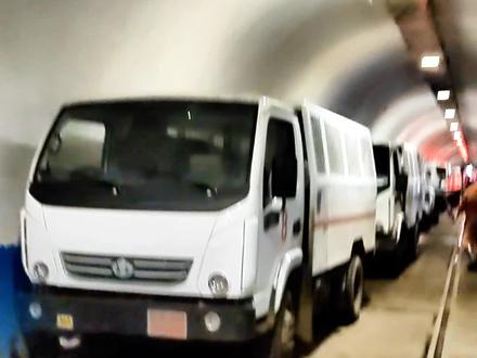 第一次在井下见到无轨胶轮车和盾构机(TBM)。