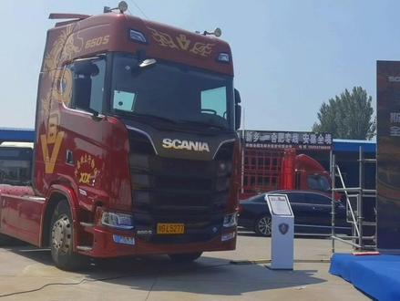 全国限量版中国首台斯堪尼亚V8-650S,落户河南欣众行物流,新车落地160W到底拉什么货才能回本?#斯堪尼亚 #卡车司机