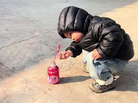 不到2岁的小孩放窜天猴全过程#窜天猴儿