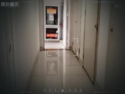 家里惊现“无脸怪”!鬼叫棒VS晕眩衣,小鹿竟然穿越异次元空间? #整蛊 #无脸男