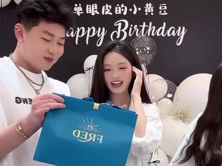 黄恩浩荡终于合体啦,友谊长存#允恩 #单眼皮的小黄豆 #合体