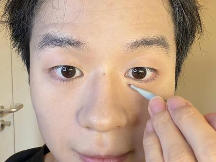 男生自然眼影卧蚕画法 伪素颜的眼妆画法,兄弟们跟着丸子学起来吧!#男生化妆 #男生变帅成本有多低 #反差 #爆改 #开学