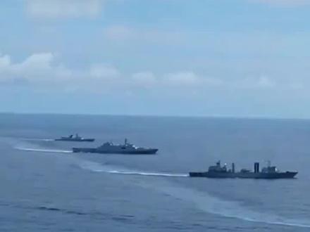 “一想到对面打(模拟训练)的是我老婆的舰艇,我当时就更起劲了!”学霸夫妻携手从军,分别被分配到东部战区海军某驱逐舰支队长春舰和厦门舰。网友:这就是势均力敌的爱情吗?!@共青团中央