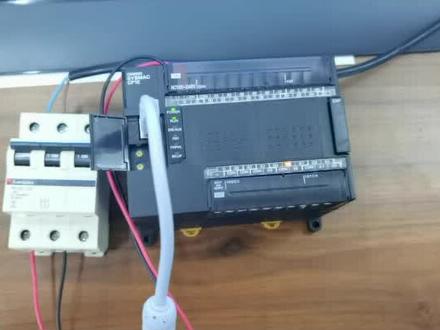 欧姆龙PLC程序如何上传,秒懂。#电工 #自动化 #电机