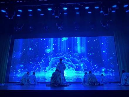 《三条簪》
中国舞十一级班学员
指导老师:曹子娟#三条簪舞蹈 #群舞#汇报演出