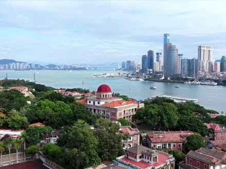 山楂树下,以酸甜清爽,为追梦脚步注入满满能量!
让我们携手#星辰大海演员优选计划 指定饮品——山楂树下,见证青年演员们扎根生活、努力成长!用一份自然活力,为每一个梦想续航。青春不设限,热爱不打烊。 山楂树下 多吃不怕