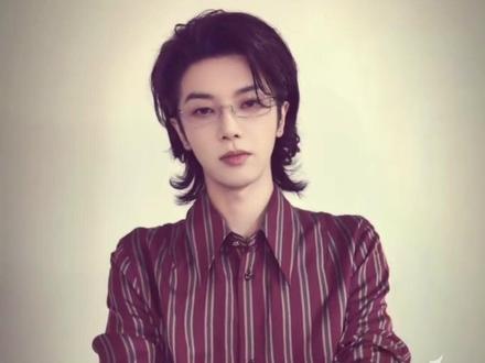 生日第2天,华晨宇宣布拿下三块地,为粉丝打造“乐园2.0”版 有吃有喝有玩 还有“温暖的房子”,此前传出与演唱会主办方成立文旅公司。#华晨宇 #火星乐园 #演唱会 #粉丝
