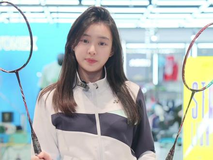 100tour,9张的价格,到底值不值得买?#羽毛球 #100tour #羽毛球拍 #运动女孩