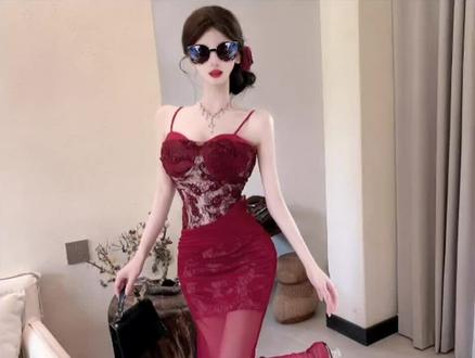 御姐独特绝美红色蕾丝吊带连衣裙热辣显身材紧身包臀长裙2026夏季#性感穿搭#辣妹穿搭#气质穿搭#时尚穿搭#夏日穿搭