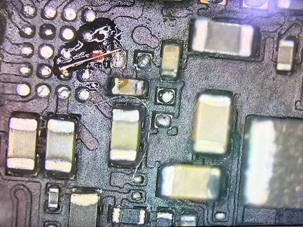 荣耀90,进水,不开机,不充电,不照相,无信号。