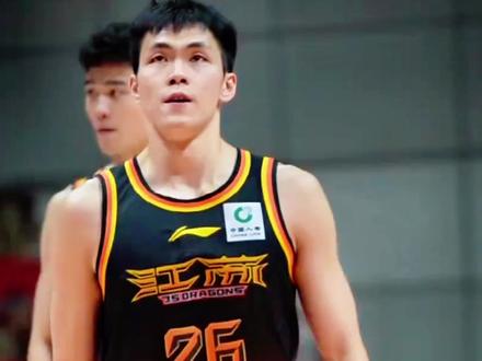 庞峥麟入选国家队,一个新秀打进国家队含金量有多高?迎接他的是挑战也是荣誉,希望他能入选12人大名单。部分画面来源@一球入魂🏀 #庞峥麟#国家队#CBA#青年创作者成长计划#中国男篮
