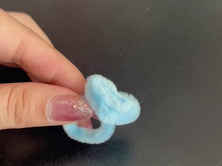 一根扭扭棒制作的小戒指教程来啦~
#扭扭棒 #手工diy #我的手工日常 #扭扭棒戒指#扭扭棒教程