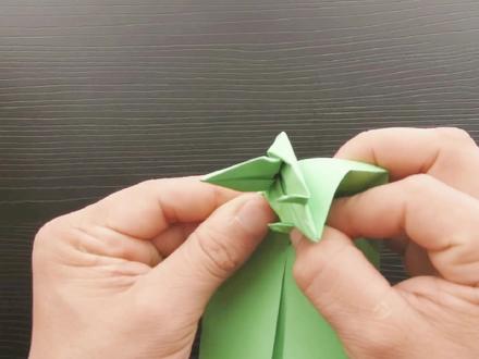 教你一张纸折眼镜蛇,带毒牙的那种,步骤详细,快快收藏!