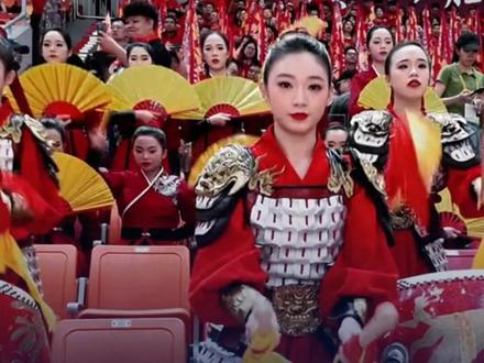 没点绝活都不敢打粤BA粤超主场!广州拉拉队凤鸣战鼓气势拉满,梅州拉拉队雨中踏浪甜度爆表#粤BA #粤超 #梅州拉拉队 #广州队