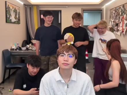 最后座-青蛙王子/麻瓜马润
#阿哲什么都会