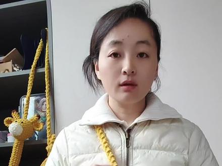 长颈鹿钩织包包,今年最火的长颈鹿包包来了,是谁说只有小孩子才可以可爱的,成年人一样也可以可可爱爱😊这款包袋可以调节的大人小孩都可以背,还超能装!长颈鹿包包钩织教程在前面视频里面 #钩针编织 #长颈鹿包包 #钩毛线 #毛线钩织 #钩织包包