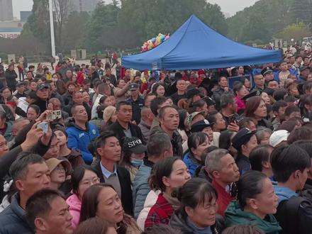 全市108万人来市政府广场迎接湘超冠军🏆#现场拍摄 #现场人山人海 #湘超冠军#祁阳市思琴