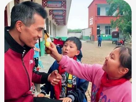 他守住的不仅是一座学校,更是三百个留守童年最后的港湾