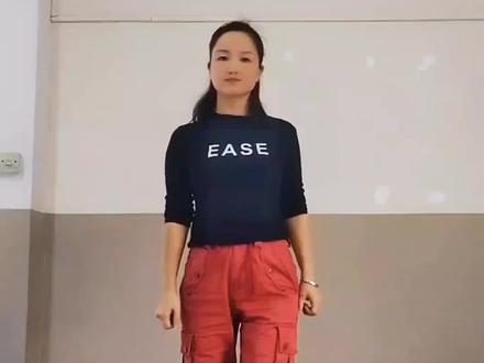 并步踩脚+甩头,慢动作分解#背面演示 #一学就会系列 #慢动作口令分解 #潮流广场舞