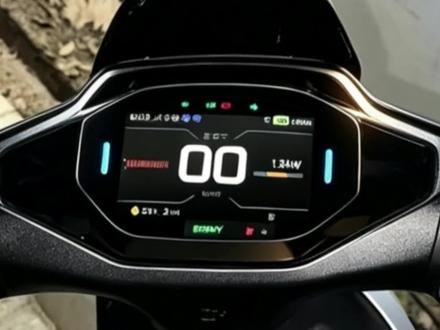 九号适配老款智能屏幕来袭,以后不用为了智能屏而换车了。 易途叒又又又出新品了,近半年易途新品越来越有看头了,让我一个九号F系老车主看了都心动,这次九号中午没背刺老车主,如果价格定在499,你们会买单么?#九号电动 #九号m95c #易途 #九号新品