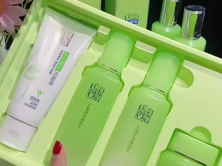 百雀羚草本四件套 清爽补水保湿滋润干燥肌肤水润焕亮肤色 适合大干皮使用 #正品保证 #百雀羚 #水乳套装 #护肤套装 #超便宜超划算