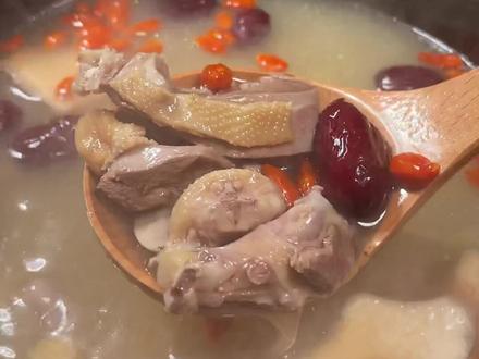 冬天老婆手脚冰凉的,记得煮这道当归鸽子汤给她喝啦,暖身暖心又暖胃#鸽子汤 #美食