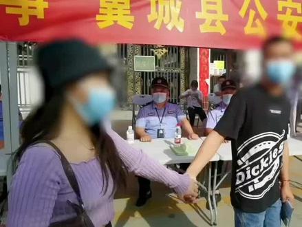 高考首日,翼城一考生因跑错考点导致心态崩溃要放弃考试,现场执勤民警耐心劝导,并开启绿色通道快速护送,助其顺利参加考试。 #你追梦我护航 #2022高考护航 #祝高考学子金榜题名 #平安守护 #家在翼城